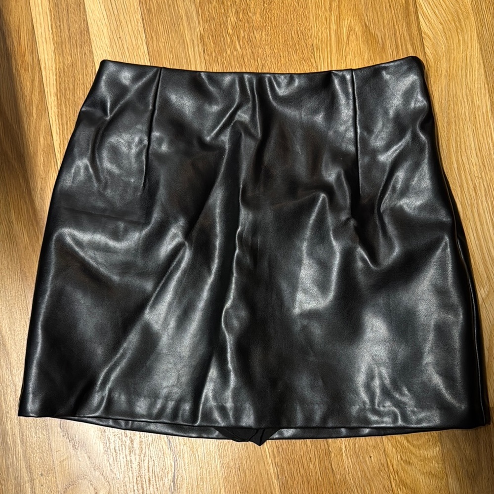 Abercrombie & Fitch Black Pleated Pencil Mini Skirt